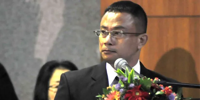 Edwin Libels Raih Gelar Doktor Ekonomi