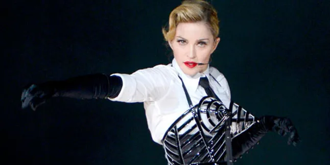 Lagi, Madonna Pamer Dada dan Pantat di Depan 80 Ribu Penonton