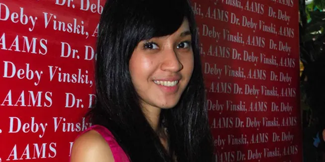 Puasa, Dhini Aminarti Tetap Beryoga