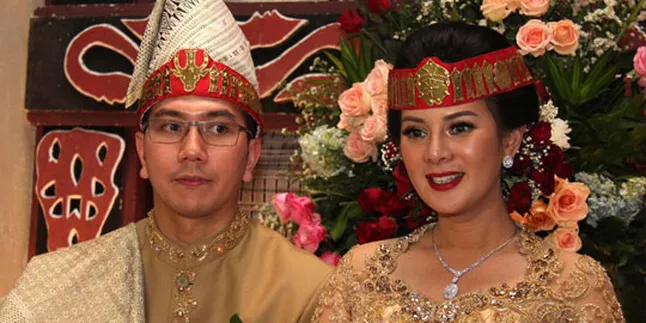 Astrid Tiar Bangga Nikah Pakai Adat Batak