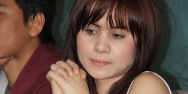 Momo Deg-Degan Menunggu Ariel Bebas? Momo Deg-Degan Menunggu Ariel Bebas?