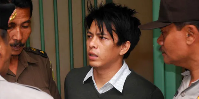 Karyawan Pabrik Bulu Mata, Izin Cuti Demi Ariel