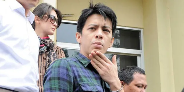 Liput Pembebasan Ariel, Dua Wartawan Kecopetan