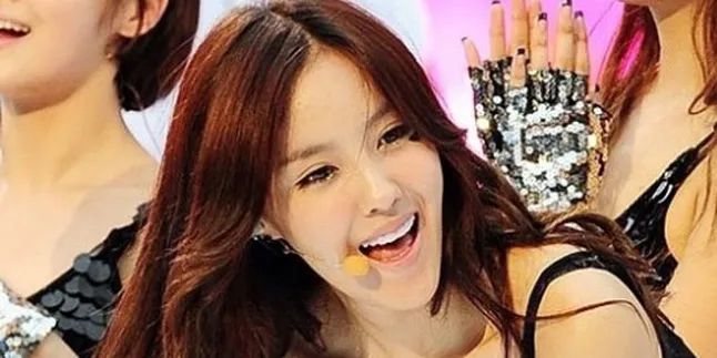 Tampil di 'Inkigayo', Hyomin T-Ara Terpeleset dan Jatuh!