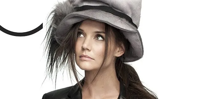 Pasca Berpisah, Katie Holmes Tampil Seksi di Majalah