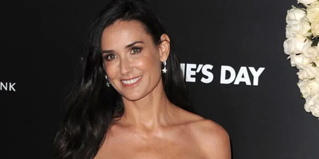 Ashton Kutcher - Mila Kunis Pacaran, Demi Moore Menjerit