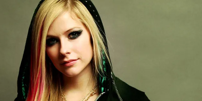 Avril Lavigne Ketahuan Mesra Dengan Sesama Jenis Avril Lavigne Ketahuan Mesra Dengan Sesama Jenis