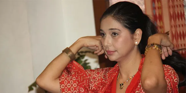 Ayu Azhari dkk Beri Santunan 500 Dhuafa Ayu Azhari dkk Beri Santunan 500 Dhuafa
