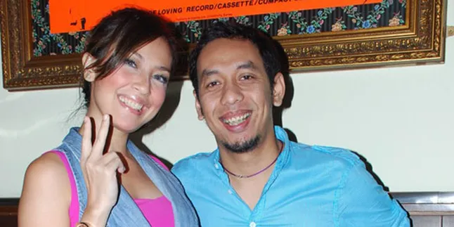 Pongki Barata - Sophie Navita Bisnis Lagu Lewat E-mail