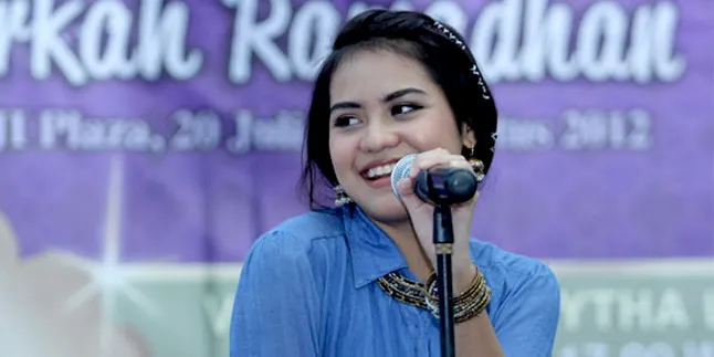 Galau, Mytha Lestari Curhat Lewat Lagu