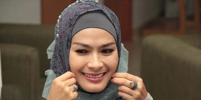 Lantunkan Alquran, Iis Dahlia Dipuji Menakertrans