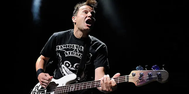 Vokalis Sakit, Blink 182 Gagal Konser