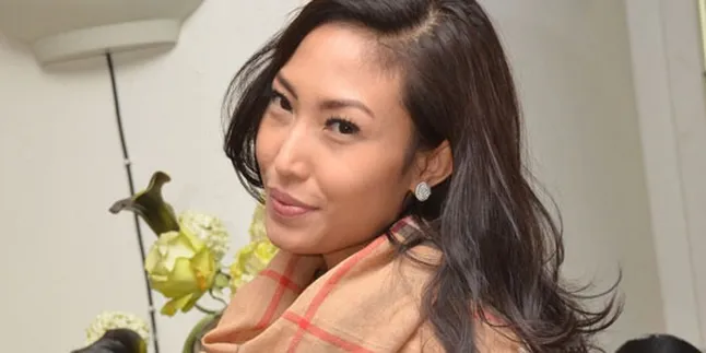 Hamil Muda, Ayu Dewi Ngidam Mie Dog Dog