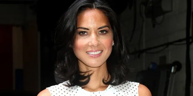 Olivia Munn Cabuti Bulu Mata Saat Cemas
