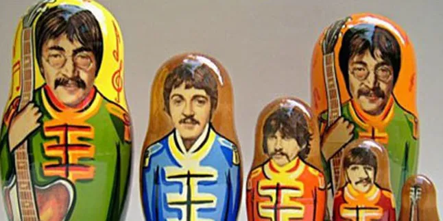 Begini Wujud Penyanyi Favoritmu Dalam Kemasan Plastik