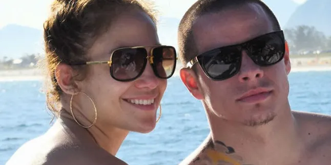 Hubungan Jennifer Lopez - Casper Smart Bermasalah?