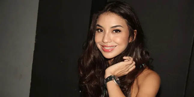 Pertama Main Film, Manohara Perankan Perempuan Shopaholic