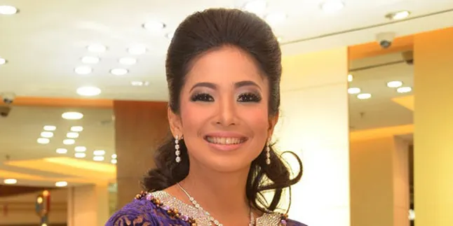 Feny Rose Padukan Aerobik dan Presenter