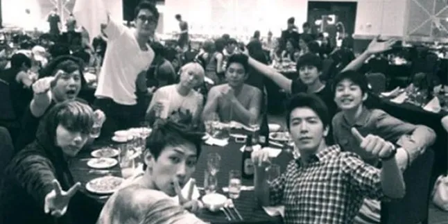 Super Junior Makan Bareng Pasca Konser SMTOWN di Jepang