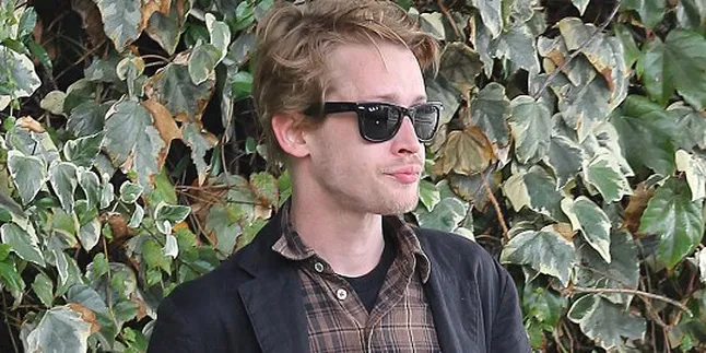 Wajah Pucat, Macaulay Culkin Mual-Mual di Depan Umum