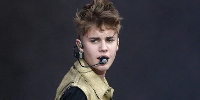 Konyolnya Artis-Artis Ini Saat Bergaya Ala Justin Bieber Konyolnya Artis-Artis Ini Saat Bergaya Ala Justin Bieber