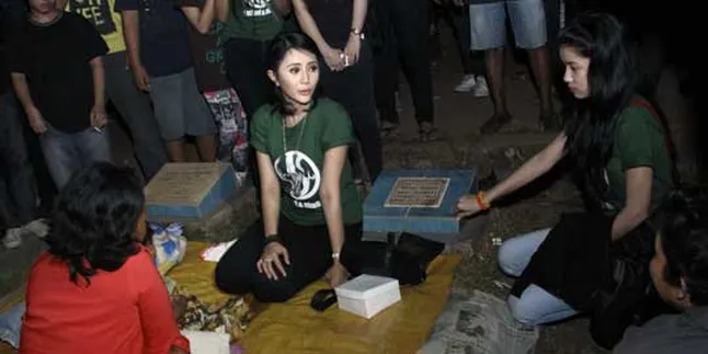 Aida Saskia Nangis lihat Balita Korban Kebakaran Tidur di Kuburan