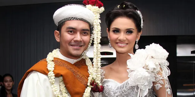 Zee Zee Shahab Dikaruniai Anak Laki-Laki Zee Zee Shahab Dikaruniai Anak Laki-Laki