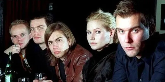 Kamera Profesional Tak Boleh Masuk di Konser The Cardigans