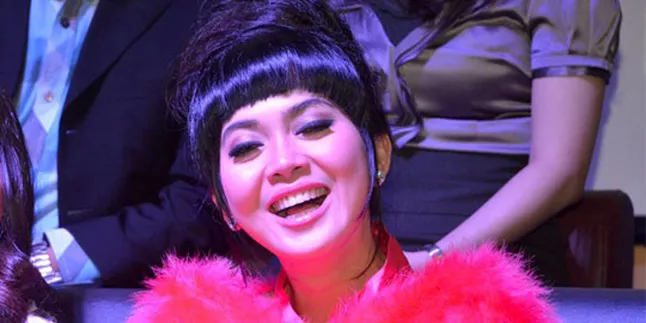 Syahrini Tak Keberatan Dicatut Jadi Nama Kaftan