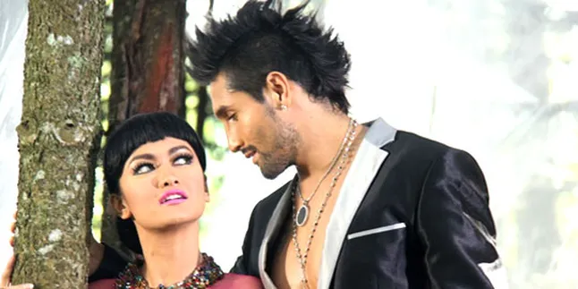 Demi Jupe, Gaston Castano Jadi Mualaf?