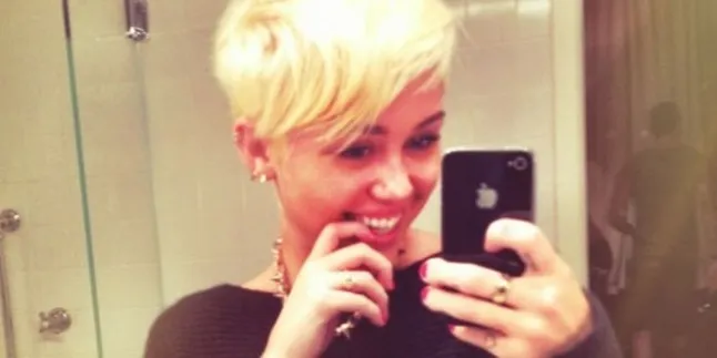 Miley Cyrus Pamer Rambut Baru: Cepak