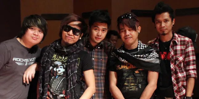 Asyik Ngobrol, Ian Kasela Ketinggalan Kereta Saat Mudik