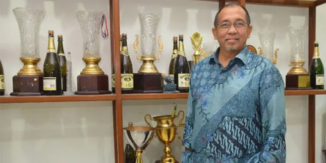 Alex Asmasoebrata: Rhoma Irama Tak Pantas Dipersoalkan Alex Asmasoebrata: Rhoma Irama Tak Pantas Dipersoalkan