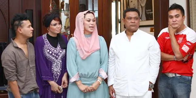 Artis-Artis Ibukota Santuni Anak Yatim di Pedalaman Karawang