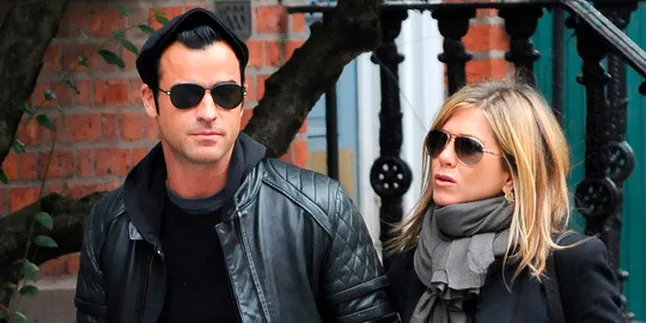 Ayah Jennifer Aniston Tak Tahu Anaknya Bertunangan?
