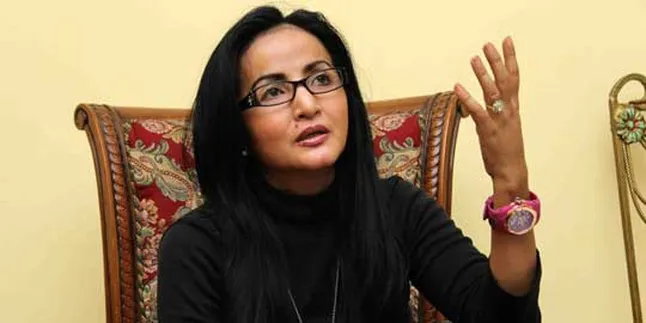 Machica Akan Ngadu Ke Makam Moerdiono