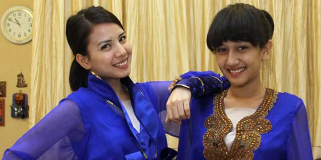 Baju Lebaran, Tya Ariestya Pesan di Desainer Ternama