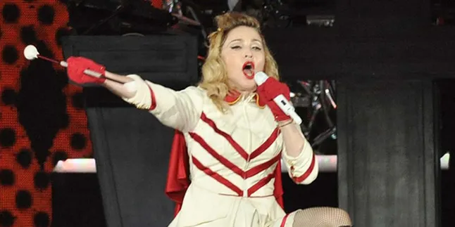 Aktivis Anti-Gay Rusia Tuntut Madonna Rp100 M!