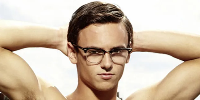 Pose Topless Bintang Olimpiade Ala 'Superman'