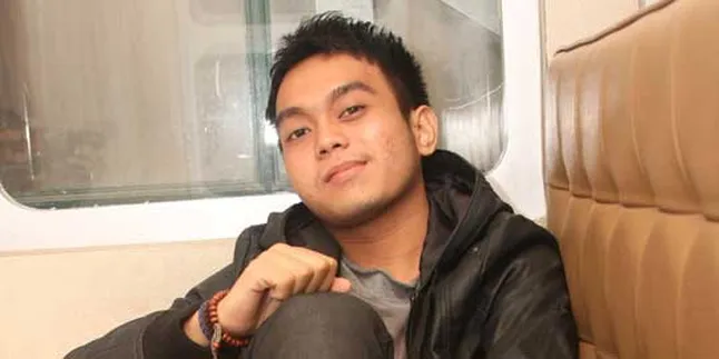 Fokus Kuliah, Adhareza Vakum Nyanyi