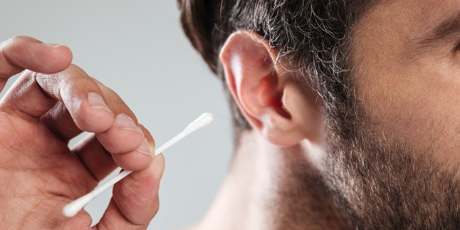 10 Ways to Clean Ears Naturally and Safer