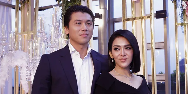 10 Fakta Pernikahan Syahrini dan Reino Barack yang Akhirnya Terkuak