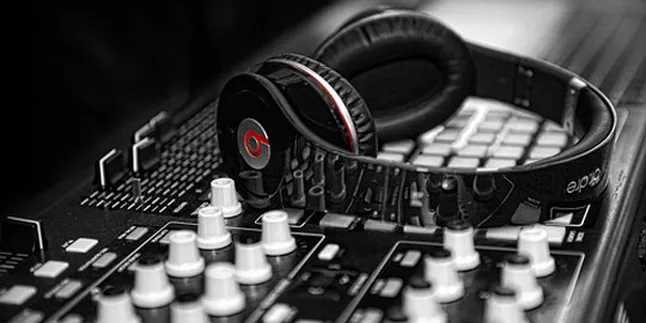 10 Musisi Sukses Indonesia Yang Jadi Produser Band