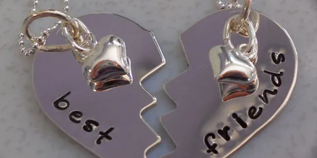 10 Pasang Artis K-Pop Yang Bersahabat Dekat