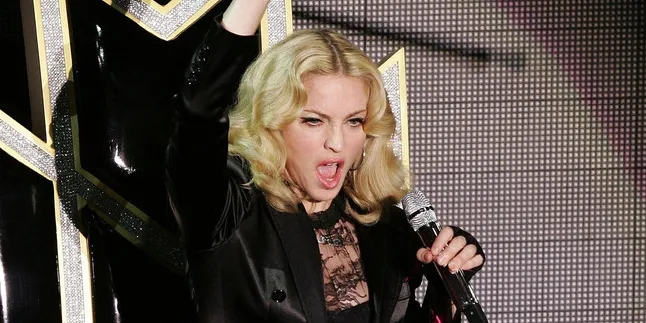 10 Pengakuan Tergila Madonna Saat Wawancara Dengan Fans