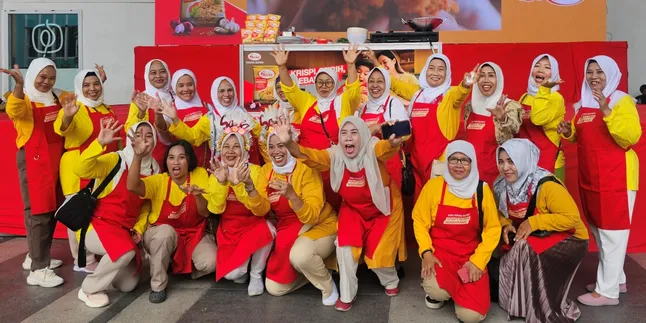 10 Ribu Ayam Krispi Gratis Ramaikan Sudut Ikonik Surabaya