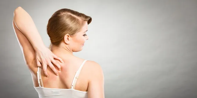 11 Cara Menghilangkan Jerawat di Punggung Secara Alami, Aman dan Cepat