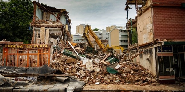 12 Meanings of Dreams about Collapsing and Damaged Buildings, Not Always a Bad Sign