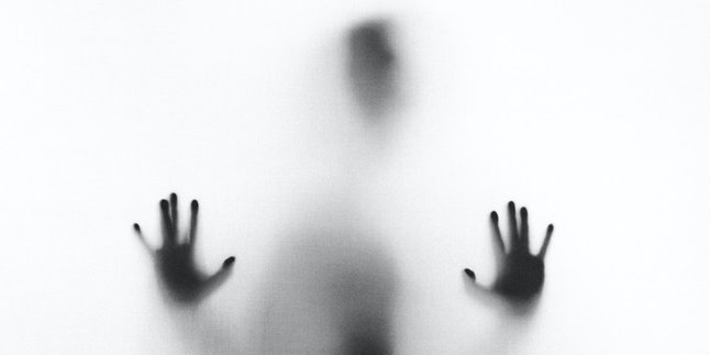 13 Meanings of Dreaming About Ghosts, Related to Emotional and Mental State
