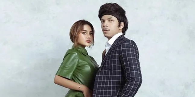 14 Hari Jelang Hari Pernikahan, Atta Halilintar dan Aurel Hermasyah Belum Daftarkan Berkas Pernikahan 14 Hari Jelang Hari Pernikahan, Atta Halilintar dan Aurel Hermasyah Belum Daftarkan Berkas Pernikahan